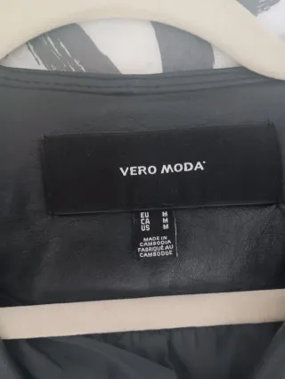 Chaqueta Vero Moda Negra Talla M del Corte Inglés 