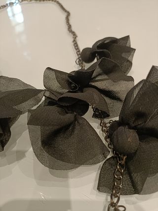 Collana fatta a mano nera e oro
