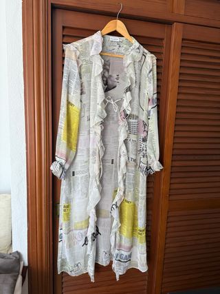 Kimono Desigual estampado periódico