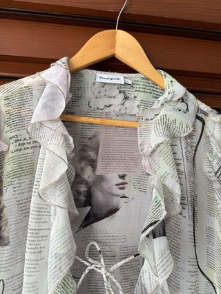 Kimono Desigual estampado periódico