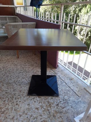 Mesa cuadrada madera y metal