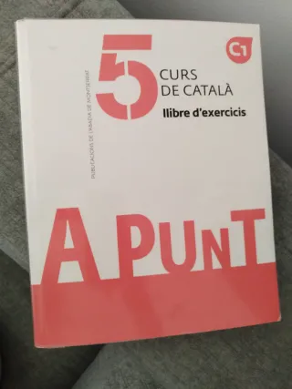 A punt. Curs de català. Llibre de l'alumne, 5 i ex
