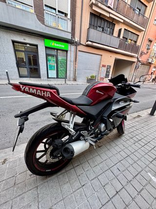 Yamaha YZF R125 ABS.