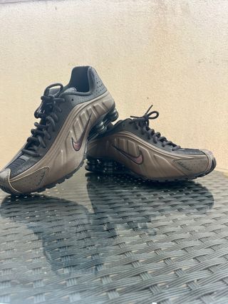 Nike Shox R4 Negro y Marrón