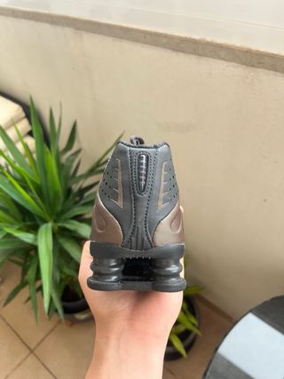 Nike Shox R4 Negro y Marrón