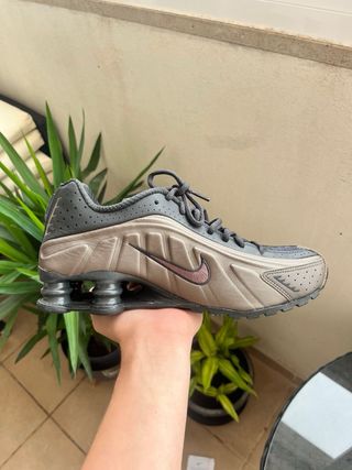 Nike Shox R4 Negro y Marrón