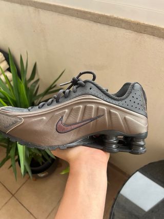 Nike Shox R4 Negro y Marrón