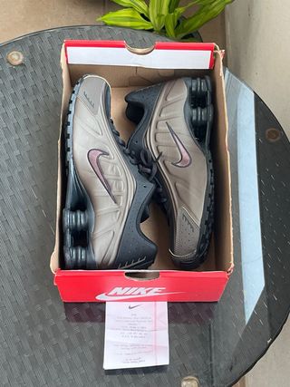 Nike Shox R4 Negro y Marrón