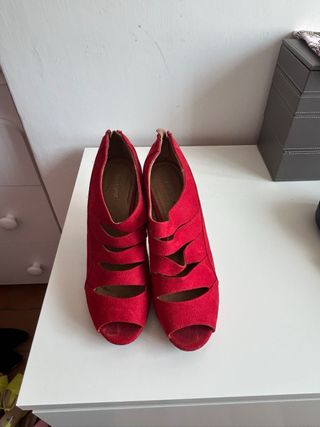 Scarpe rosse aperte n. 39