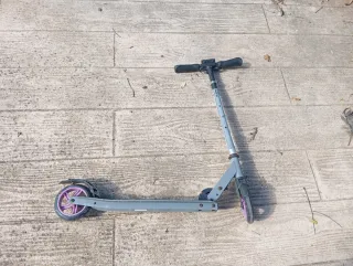 Patinete infantil gris y lila