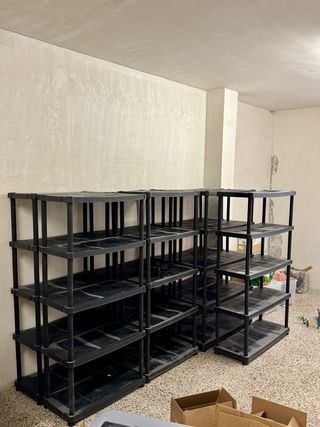 7 Estanterías de Plástico Negras