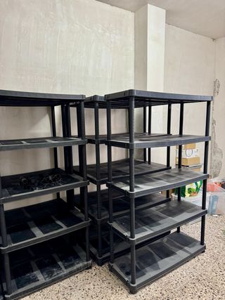7 Estanterías de Plástico Negras