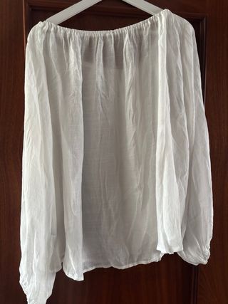 Blusa beige con encaje
