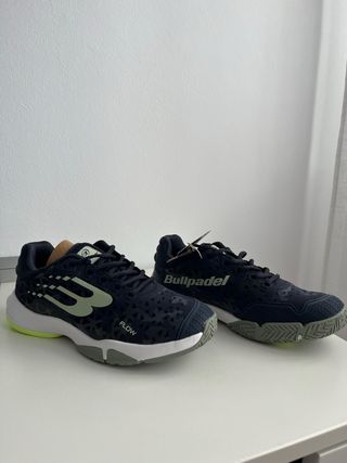 Zapatillas pádel Bullpadel Flow azul y verdes