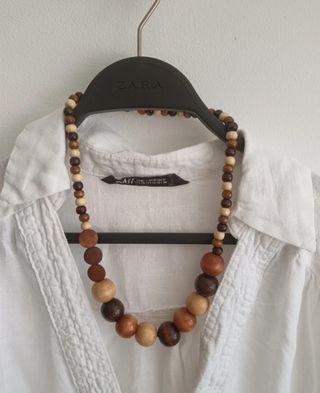 Collar Zara bolas madera beige y marrón