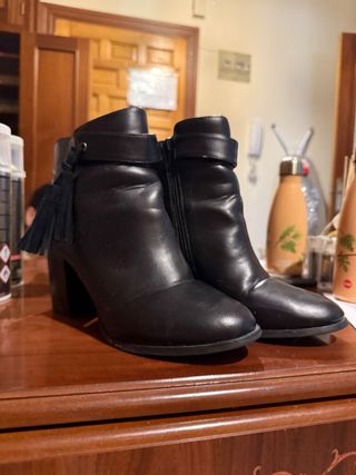 Botas negras tacón, muy poco uso 