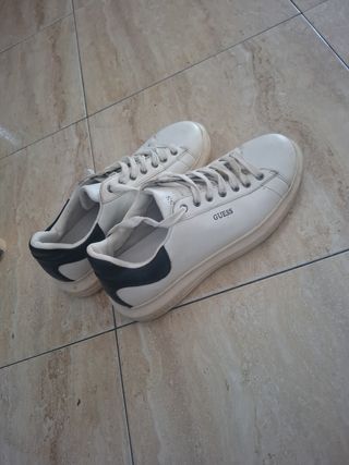 Zapatillas Guess Blancas y Negras
