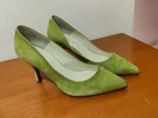 Zapatos de tacón verde ante