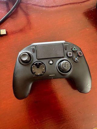 Consola PS4 Negra con Mando y Juegos