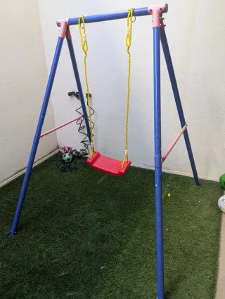 Columpio infantil rojo y azul
