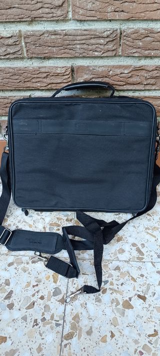 Funda portátil Fujitsu Siemens negra