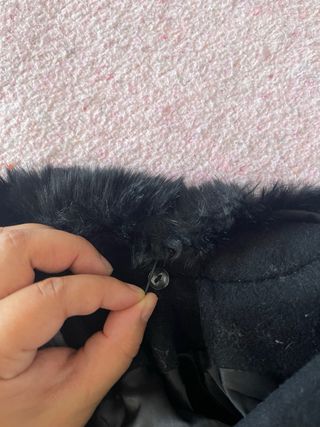 Abrigo H&M negro con cuello de pelo