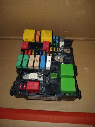 Caja Fusibles BSI CITROËN/PEUGEOT 