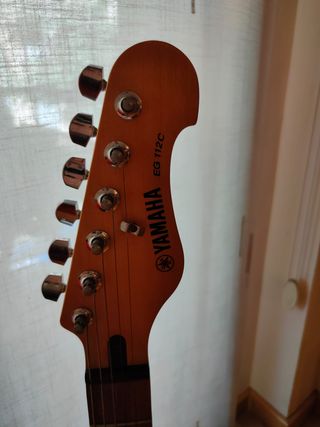 Pack Guitarra Yamaha EG112C + Ampli + Soporte
