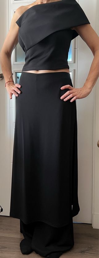 Falda pantalón Zara negra y top asimétrico