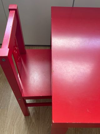 Mesa y silla infantil roja IKEA