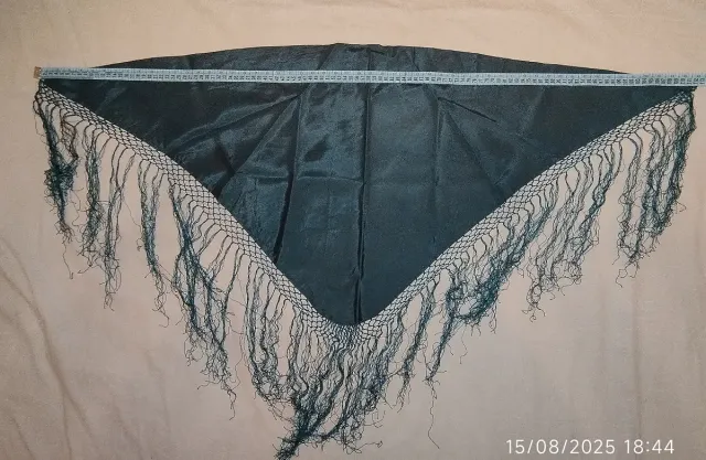 Mantoncillo Flamenco con Flecos en verde oscuro.