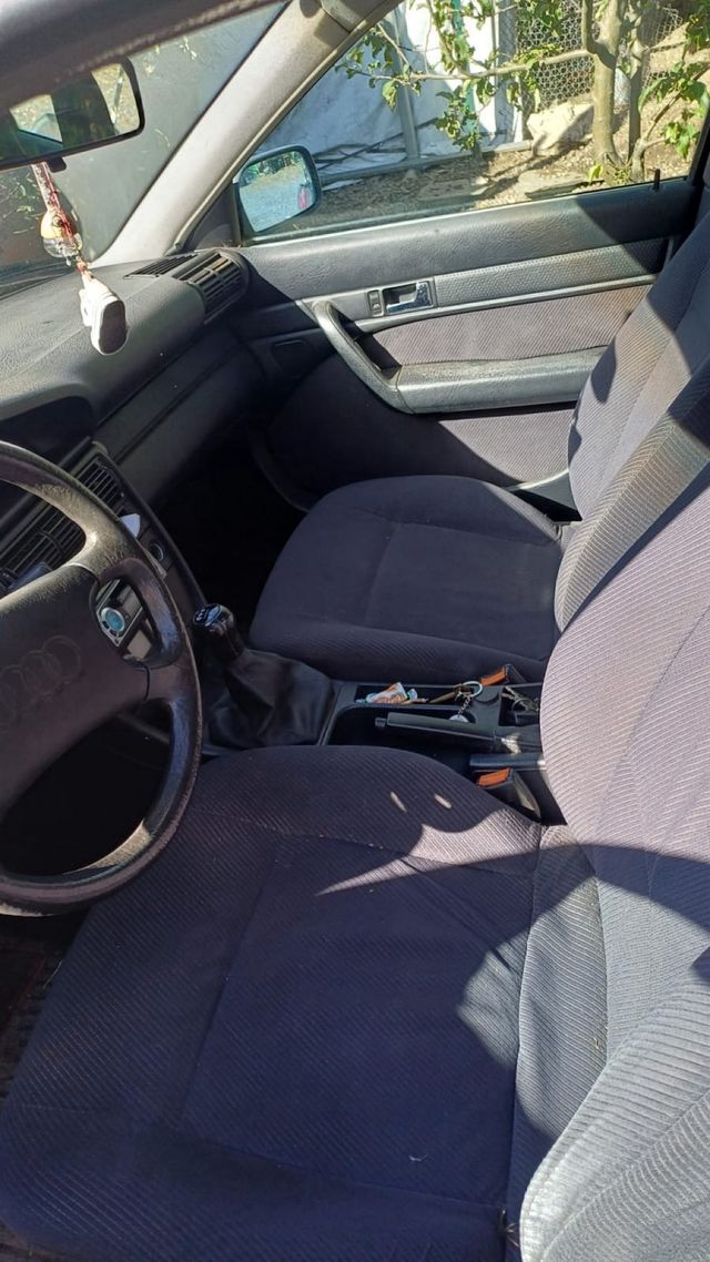 se vende coche clásico AUDI 100