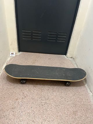Skate Dorado Diseño Calaveras