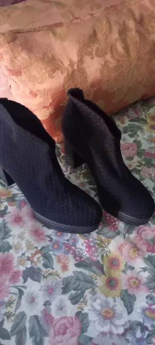 Botines negros tacón