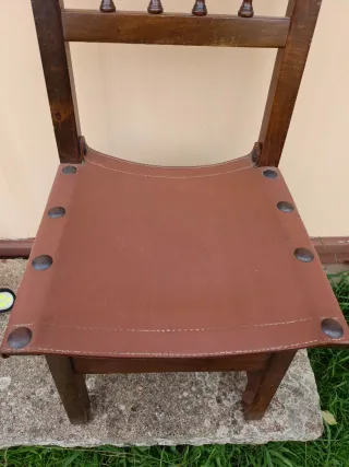 Silla Castellana Antigua Cuero y Madera