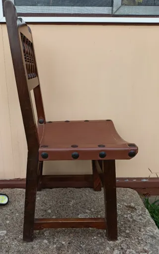 Silla Castellana Antigua Cuero y Madera