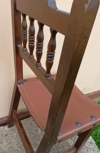 Silla Castellana Antigua Cuero y Madera