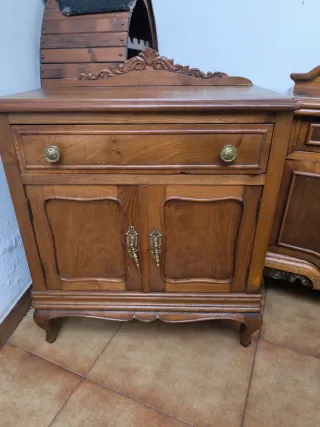 Cómoda, cabecero y 2 mesitas vintage de castaño