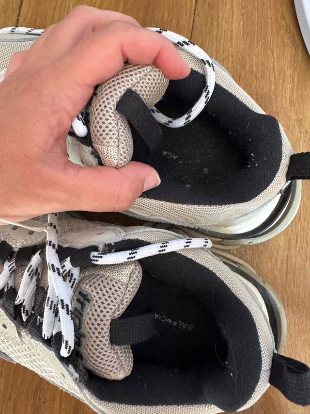 Balenciaga Triple S Talla 40 Beige/Negro