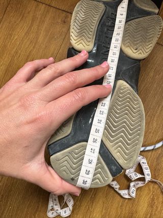 Balenciaga Triple S Talla 40 Beige/Negro