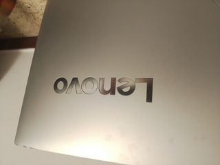 Monitor Lenovo Negro para piezas pantalla rota!!!!