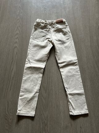 Pantalones beige para niño
