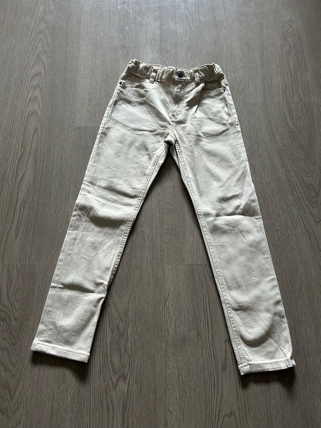 Pantalones beige para niño