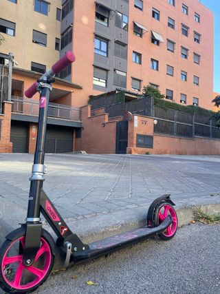 Patinete infantil rosa y negro Oxelo