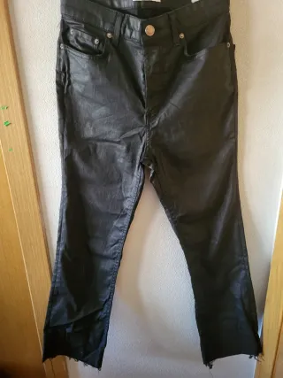 Pantalón polipiel negro