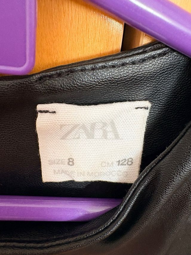 Vestido niña Zara negro efecto piel