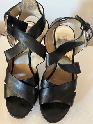 Sandalias Michael Kors Plataforma Negra y Plateada