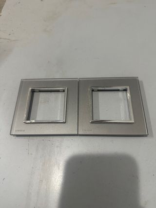2 Marcos Cristal Gris Livolo simples 