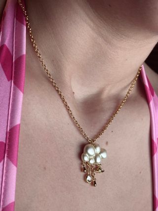 Collar dorado en forma de nube