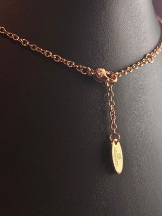 Collar dorado en forma de nube